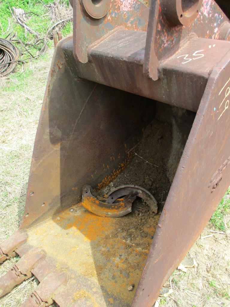 35" EXCAVATOR BUCKET