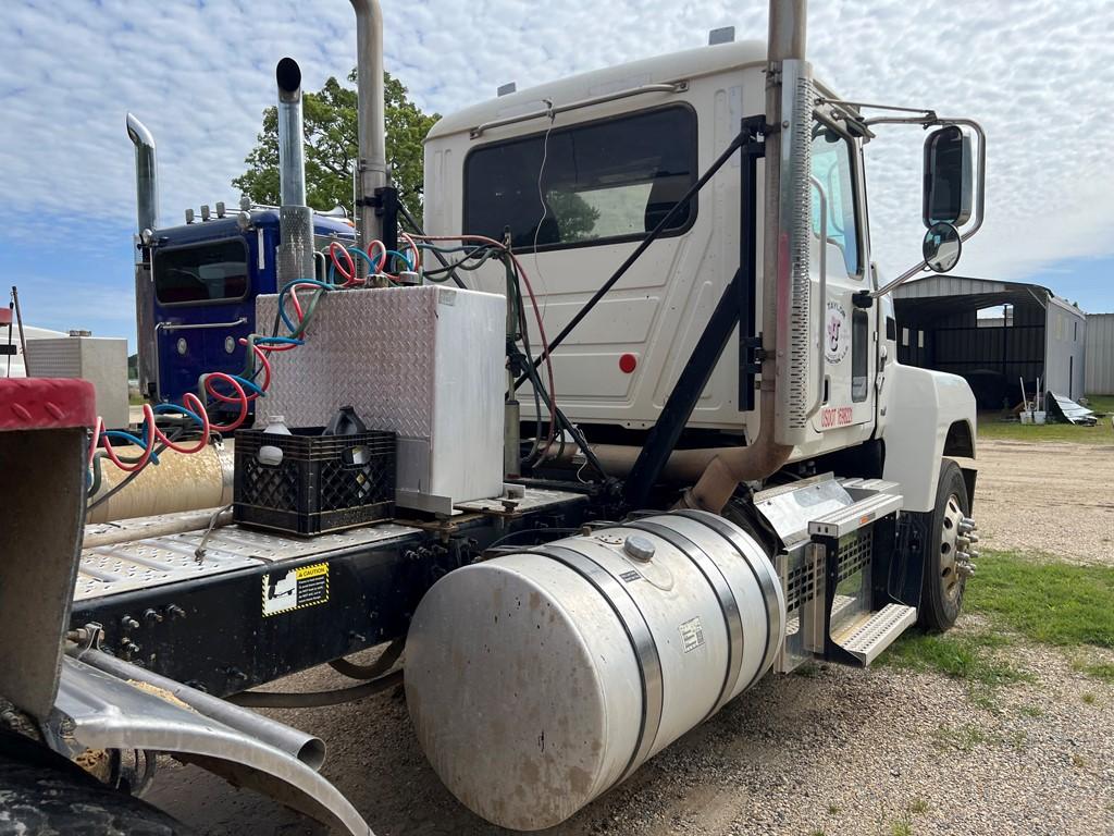 2019 MACK PINNACLE 64T TRUCK TRACTOR, 334,488 Miles  DAY CAB, MACK MP8-445C