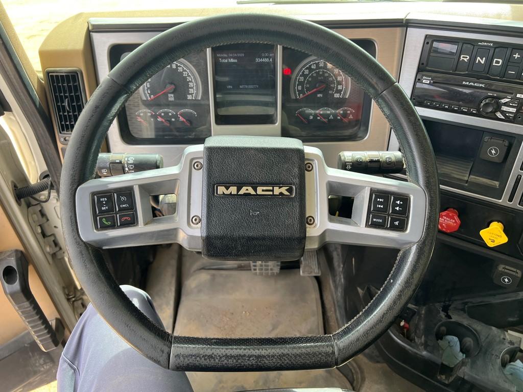 2019 MACK PINNACLE 64T TRUCK TRACTOR, 334,488 Miles  DAY CAB, MACK MP8-445C