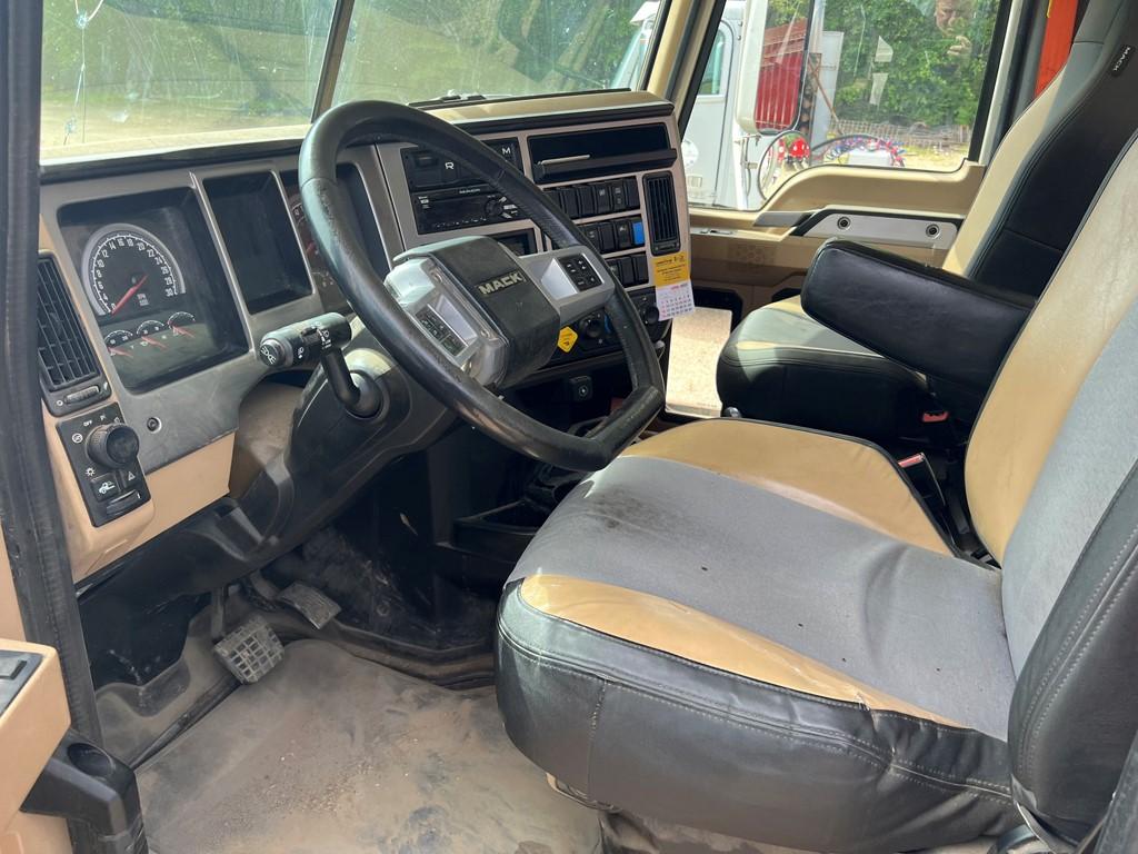 2019 MACK PINNACLE 64T TRUCK TRACTOR, 334,488 Miles  DAY CAB, MACK MP8-445C