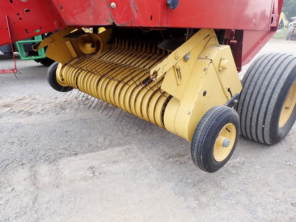 NEW HOLLAND 648 ROUND HAY BALER,  AUTO-WRAP S# 98990