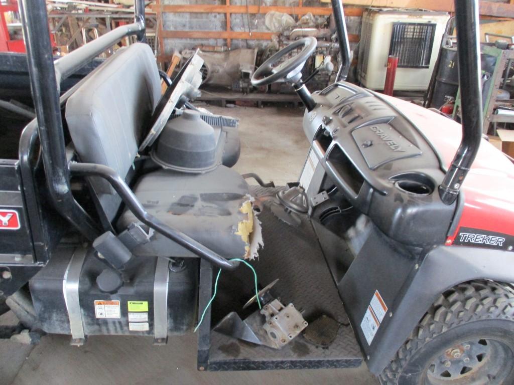 GRAVELY TREKER UTV,  GAS, 4 X 4, AUTOMATIC, DUMP BED, NEEDS REPAIRS