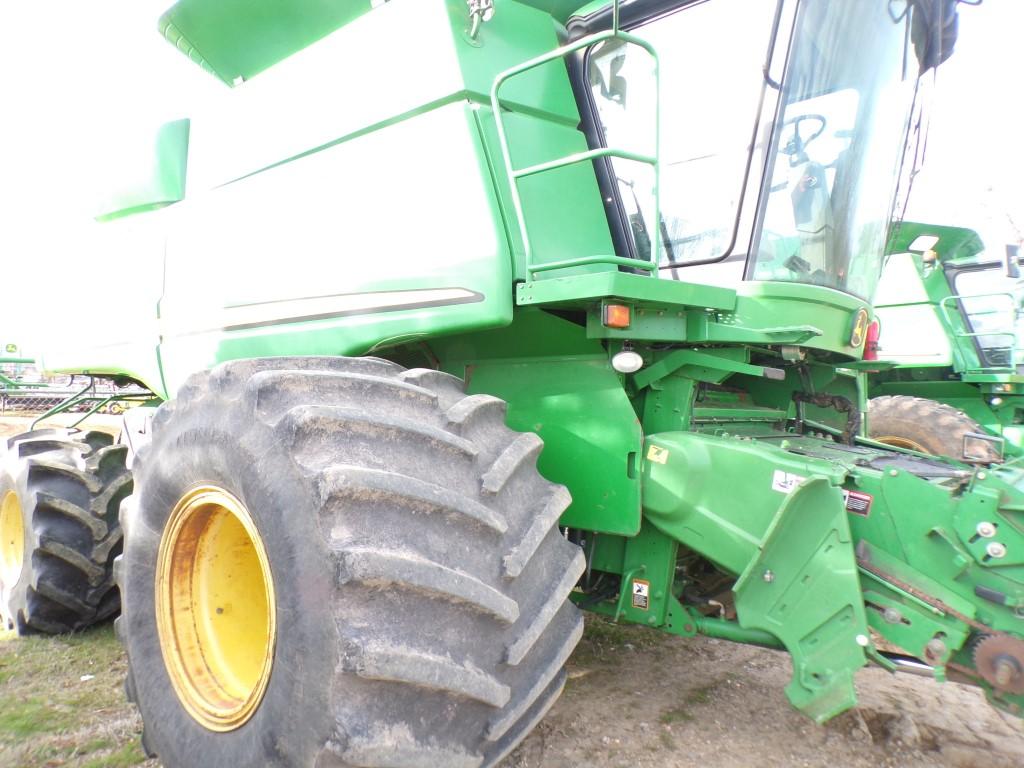 JOHN DEERE 9770 STS COMBINE, 3,137+ eng hrs, 2,422+ sep hrs,  1250/45-32 FL