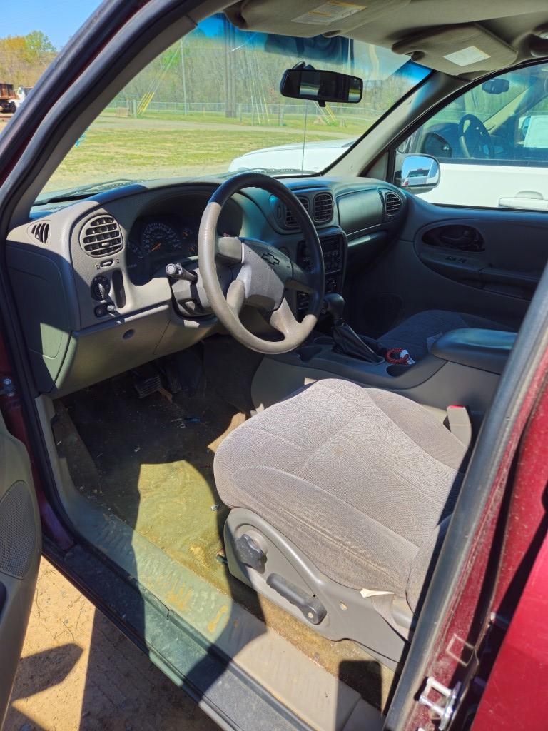 2004 CHEVROLET TRAILBLAZER SUV, 221,943+MI  4.2 V6, GAS,2 ROW SEATS, PS, AC