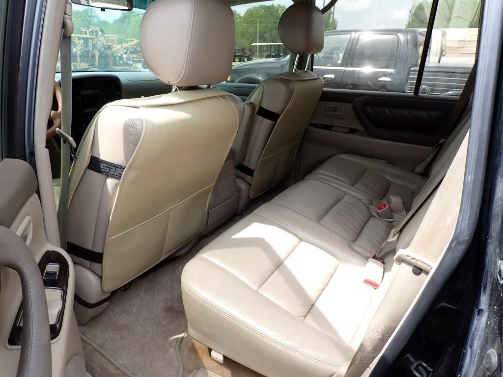 2000 TOYOTA LAND CRUISER SUV, 357,053+ mi,  V8 GAS, AUTO, PS, AC, 3RD ROW,