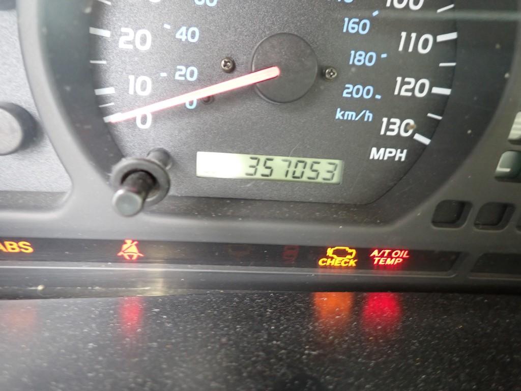 2000 TOYOTA LAND CRUISER SUV, 357,053+ mi,  V8 GAS, AUTO, PS, AC, 3RD ROW,