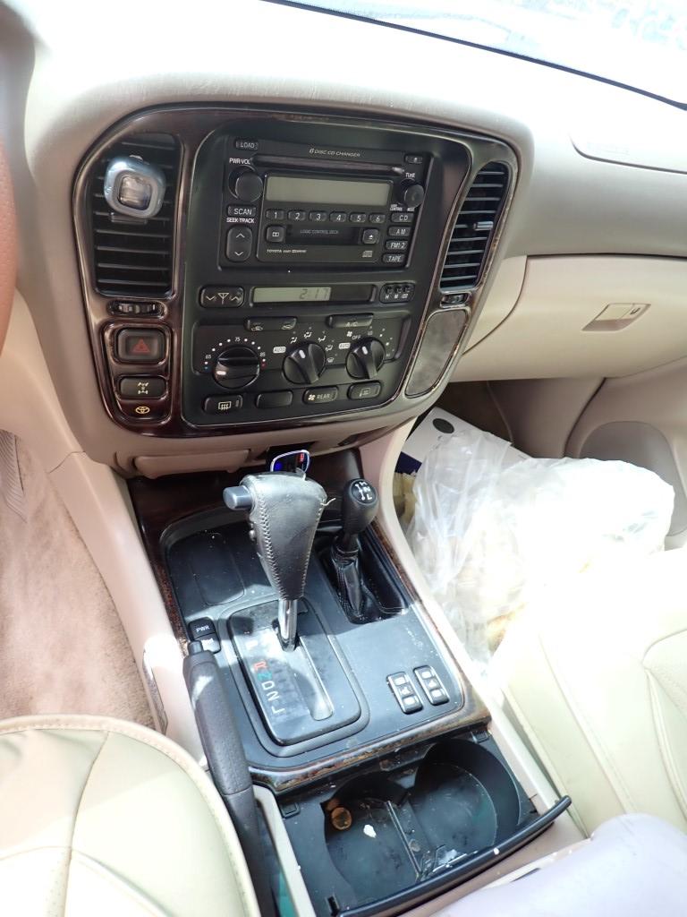 2000 TOYOTA LAND CRUISER SUV, 357,053+ mi,  V8 GAS, AUTO, PS, AC, 3RD ROW,