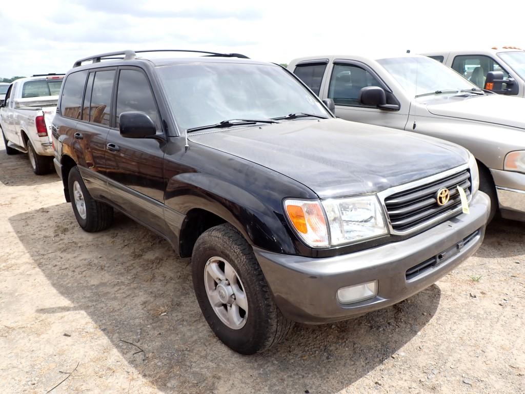 2000 TOYOTA LAND CRUISER SUV, 357,053+ mi,  V8 GAS, AUTO, PS, AC, 3RD ROW,