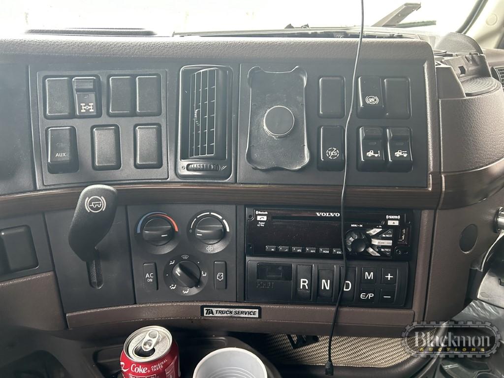 2016 Volvo VNL647780 Truck Tractor