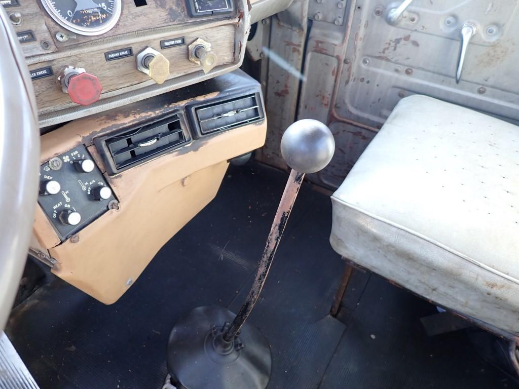 MACK R686 ROLLBACK TRUCK, 56k+ mi,  350 MACK, 5 SPEED, LEDWELL 24' ROLLBACK