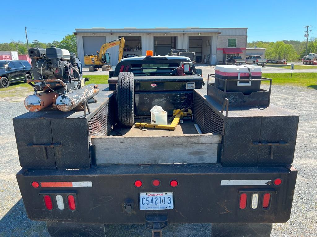 2013 FORD F550 XLT SUPER DUTY FLATBED TRUCK, 185,989 Miles,  CREW CAB, 608L