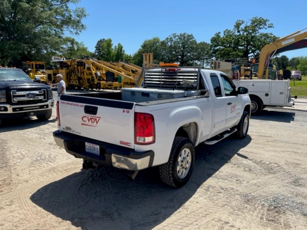 2013 GMC 2500 HD TRUCK, Approx 300,000 Miles,  EXT CAB, 2WD, 6.0L GAS, S# 1