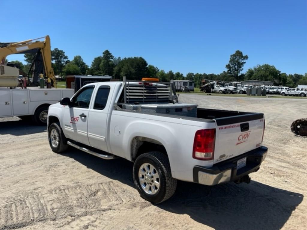 2013 GMC 2500 HD TRUCK, Approx 300,000 Miles,  EXT CAB, 2WD, 6.0L GAS, S# 1
