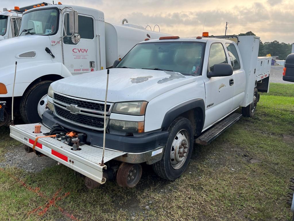 2006 CHEVROLET 3500 HIRAIL SERVICE TRUCK, 327,399+ mi,  V8 GAS, AUTO, EXTEN