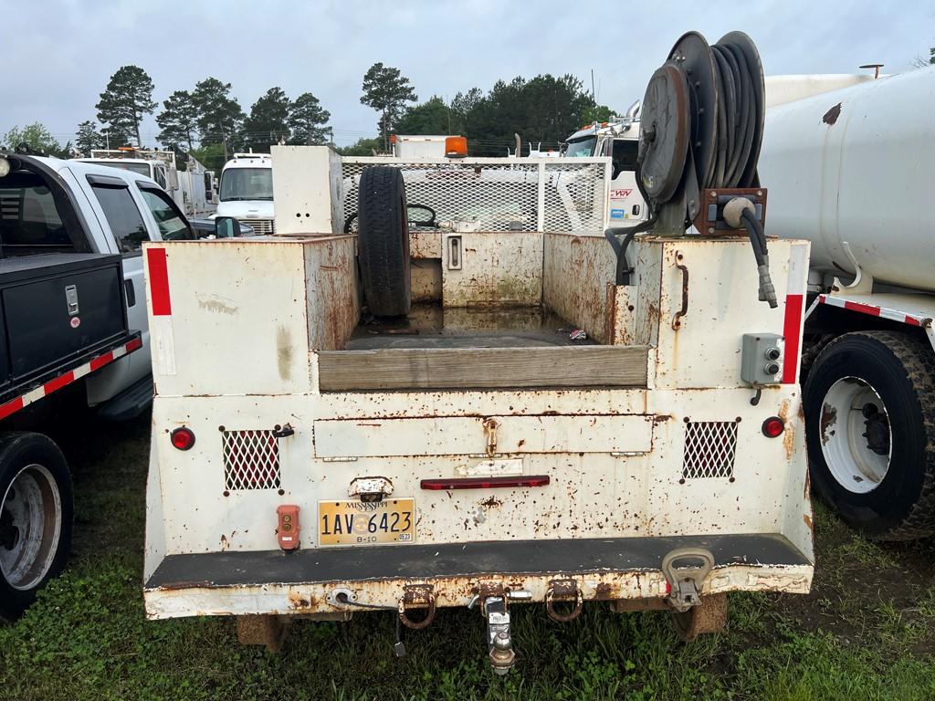 2006 CHEVROLET 3500 HIRAIL SERVICE TRUCK, 327,399+ mi,  V8 GAS, AUTO, EXTEN