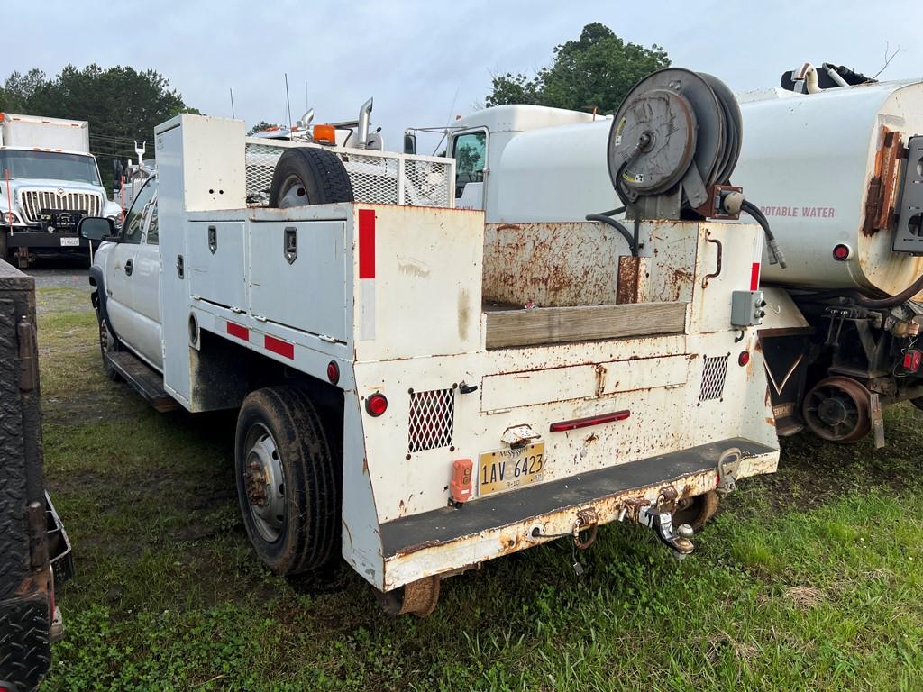 2006 CHEVROLET 3500 HIRAIL SERVICE TRUCK, 327,399+ mi,  V8 GAS, AUTO, EXTEN