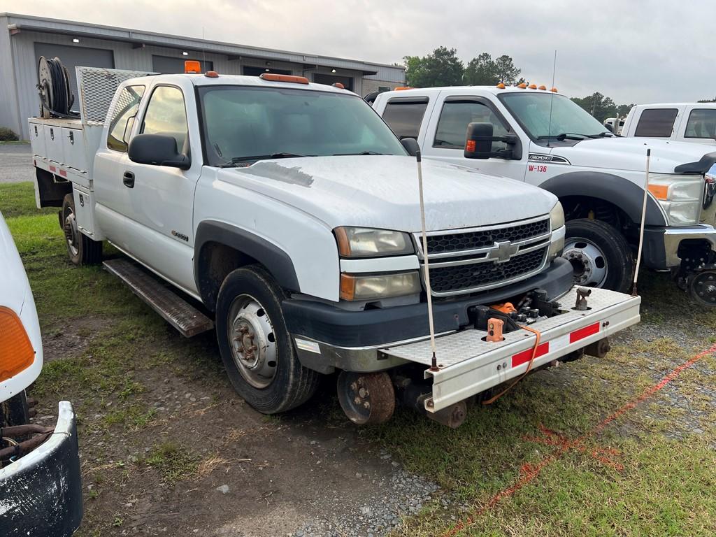 2006 CHEVROLET 3500 HIRAIL SERVICE TRUCK, 327,399+ mi,  V8 GAS, AUTO, EXTEN