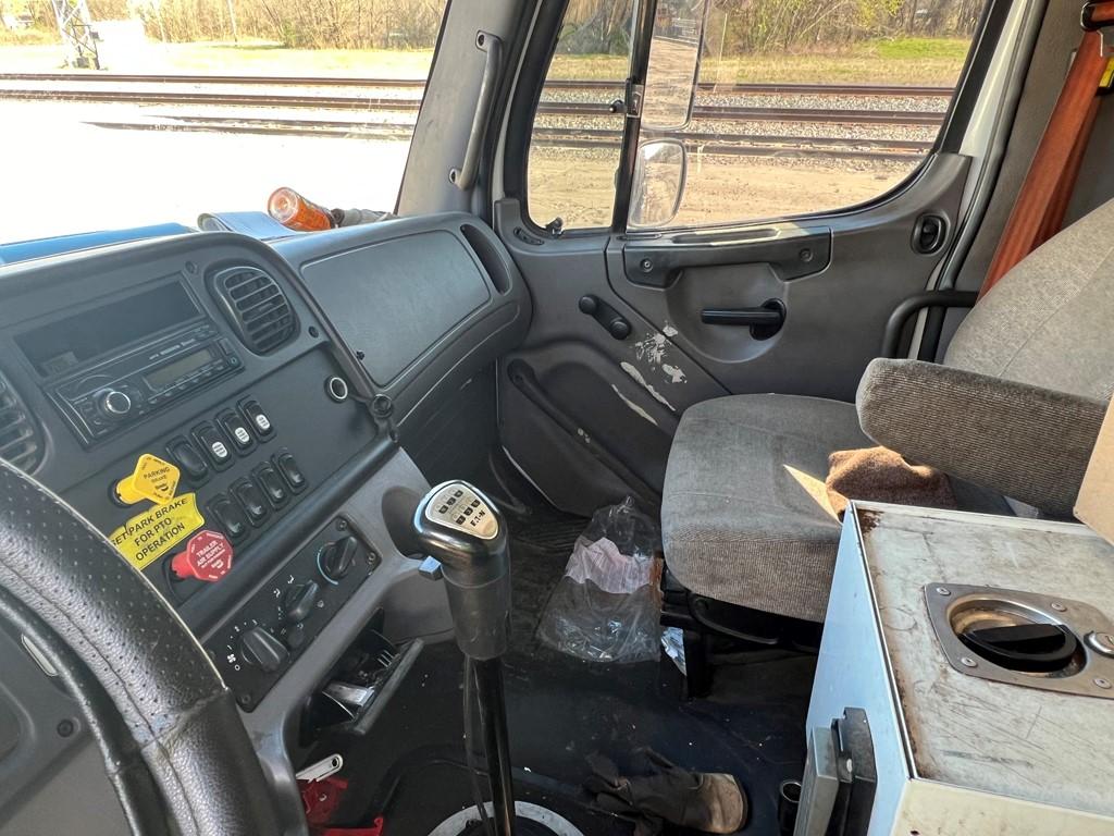 2016 FREIGHTLINER 108SD WELDING TRUCK, 124,925 Miles,  CUMMINS 300, 10 SPEE