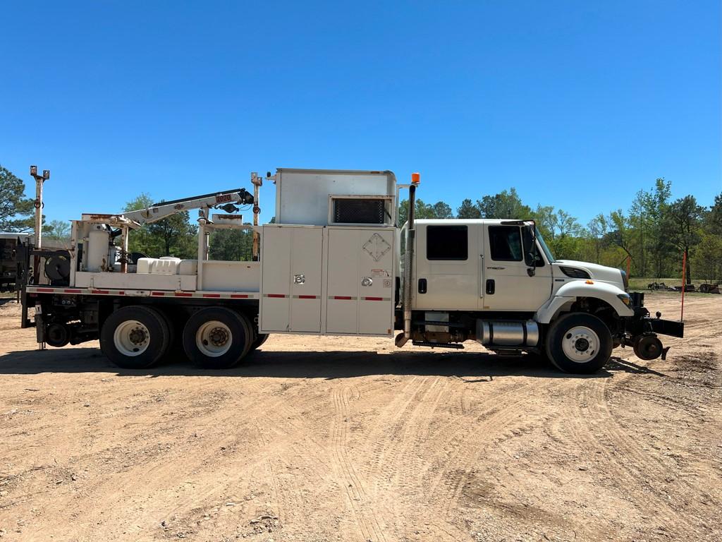 2009 INTERNATIONAL 7400 WORKSTAR CRANE TRUCK, 138,124 Miles,  CREW CAB, DMF