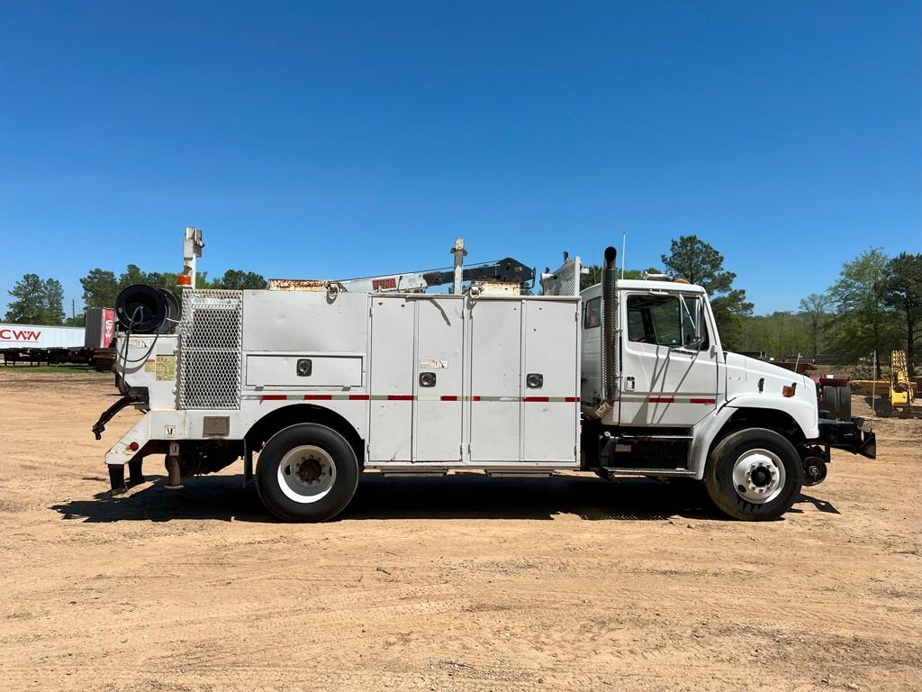 2002 FREIGHTLINER FL70 CRANE TRUCK, 376,863 Miles,  HIRAIL, IMT 3820 CRANE,