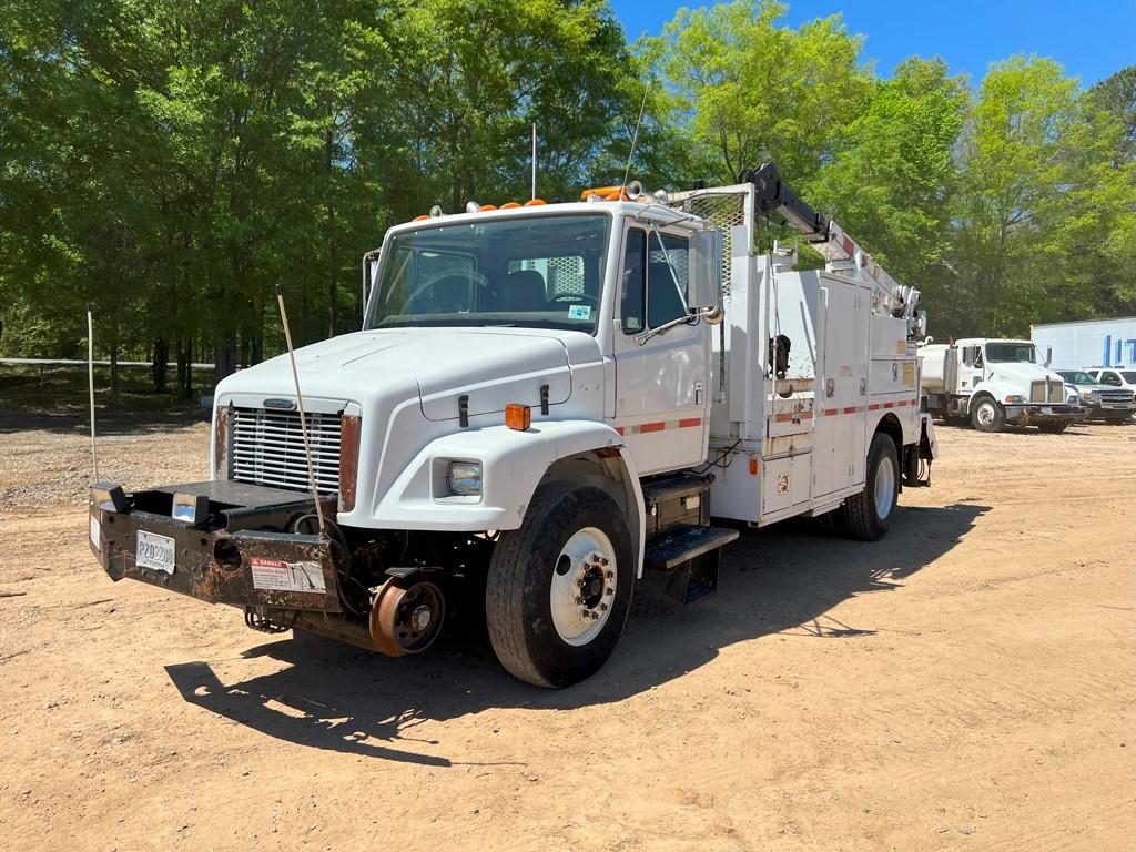 2002 FREIGHTLINER FL70 CRANE TRUCK, 376,863 Miles,  HIRAIL, IMT 3820 CRANE,