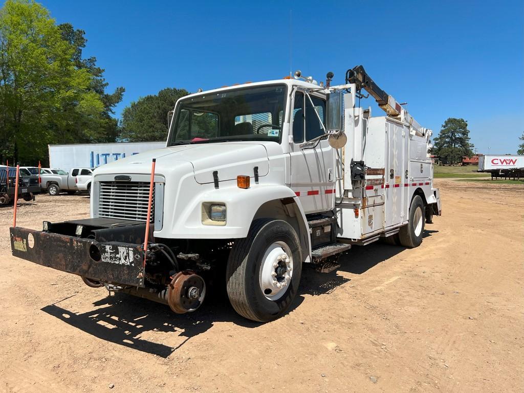 2002 FREIGHTLINER FL70 CRANE TRUCK, 483,000 Miles,  HIRAIL, CAT 3126 , 9 SP