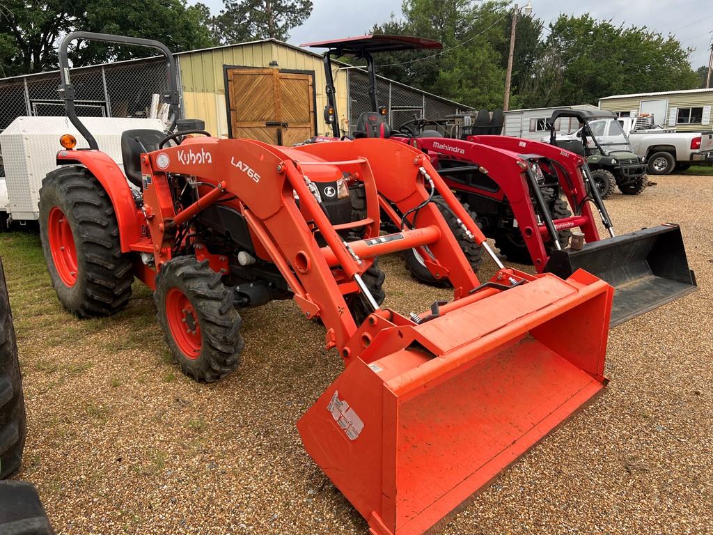 KUBOTA L4701DT LOADER TRACTOR, 122 Hours,  4X4, KUBOTA LA765 LOADER W/BUCKE