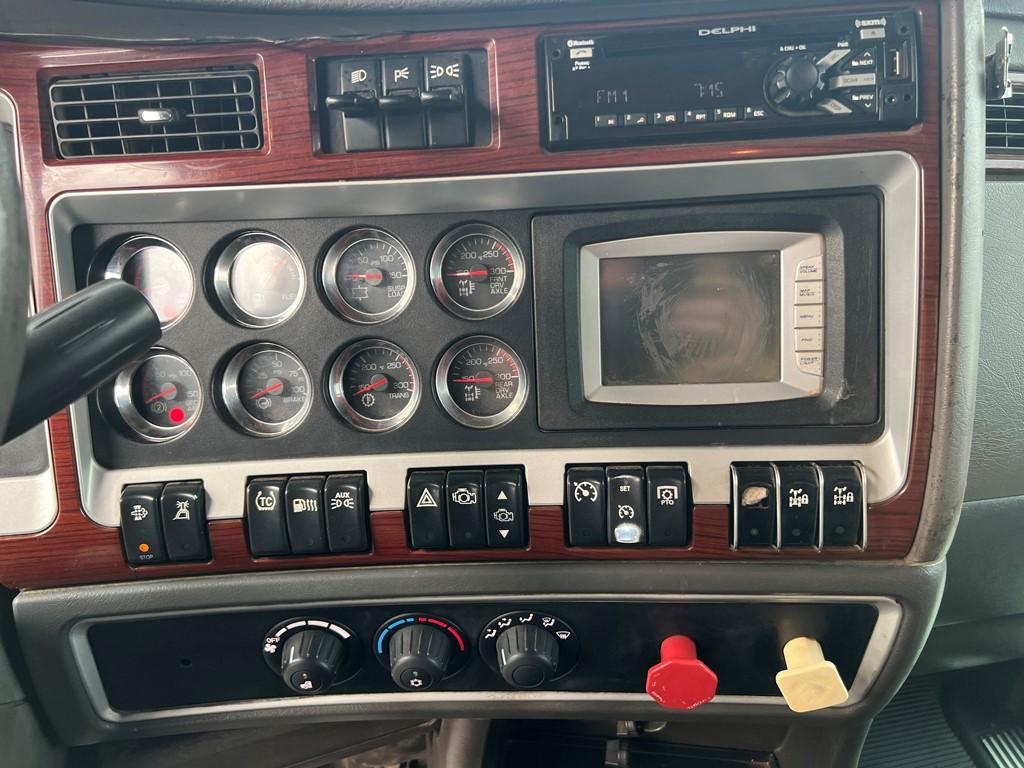 2008 KENWORTH W900 TRUCK TRACTOR, 453,961 Miles-1729 hours on meter  DAY CA