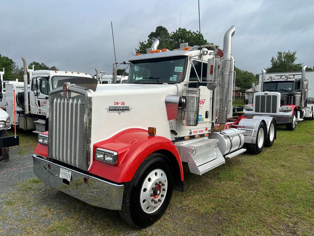 2008 KENWORTH W900 TRUCK TRACTOR, 453,961 Miles-1729 hours on meter  DAY CA