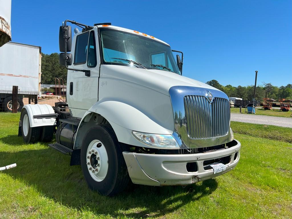 2006 INTERNATIONAL 8600 TRUCK TRACTOR, 405,000 Miles,  SINGLE AXLE, 32K GVW