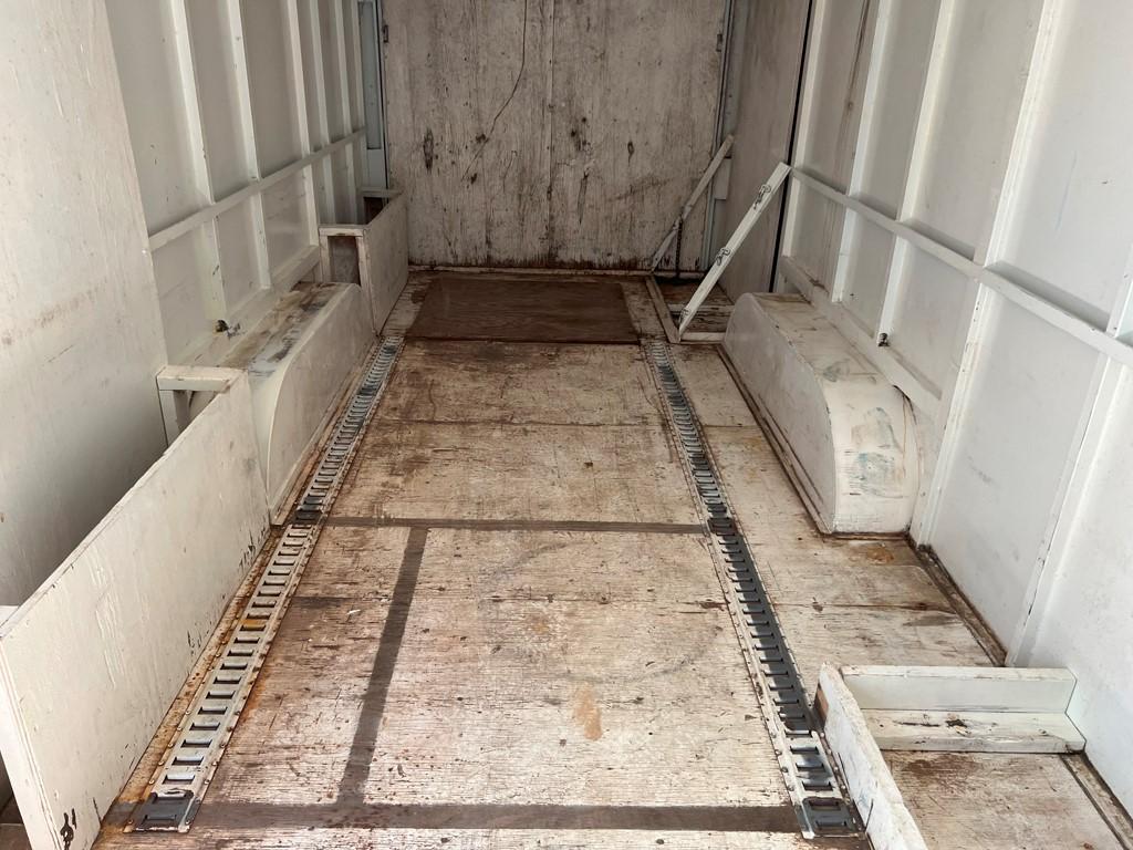 2008 CM ENCLOSED TRAILER,  24',GOOSENECK, TANDEM 6,000LB AXLES, SINGLE WHEE