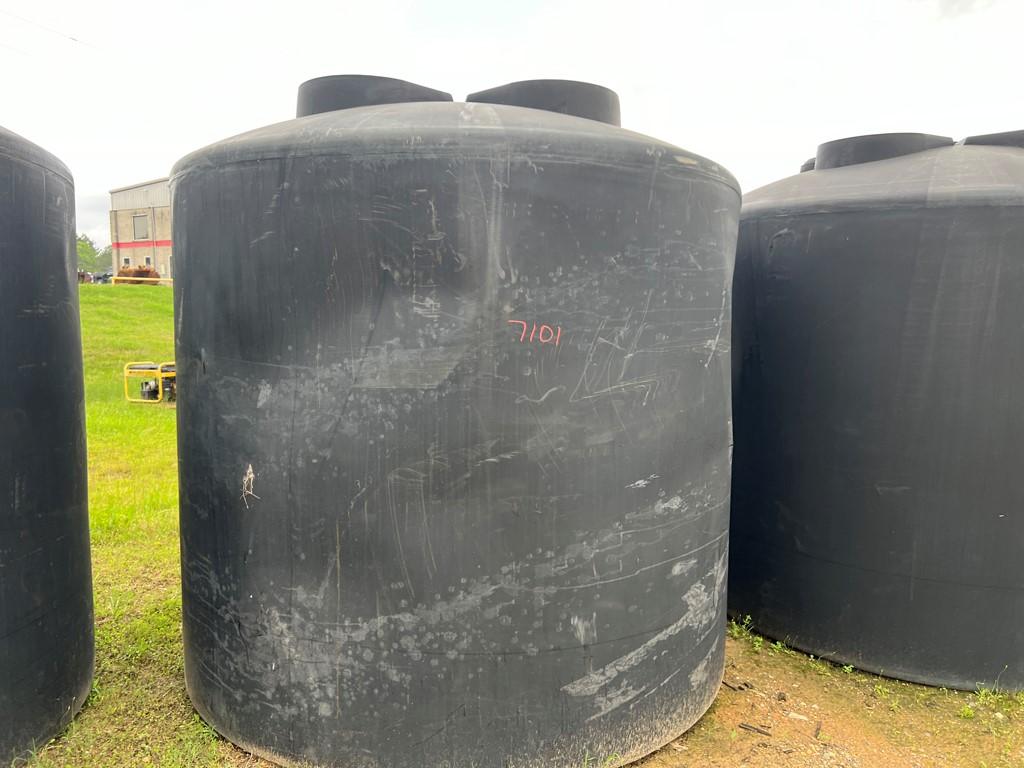 LARGE PLASTIC WATER TANK