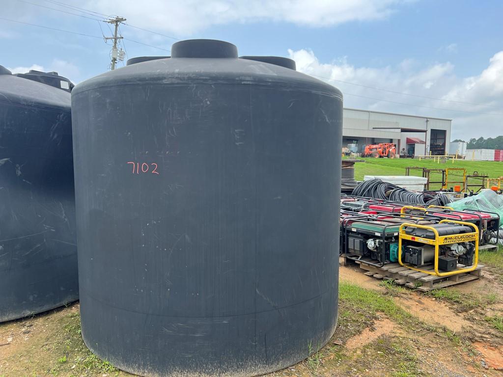 LARGE PLASTIC WATER TANK