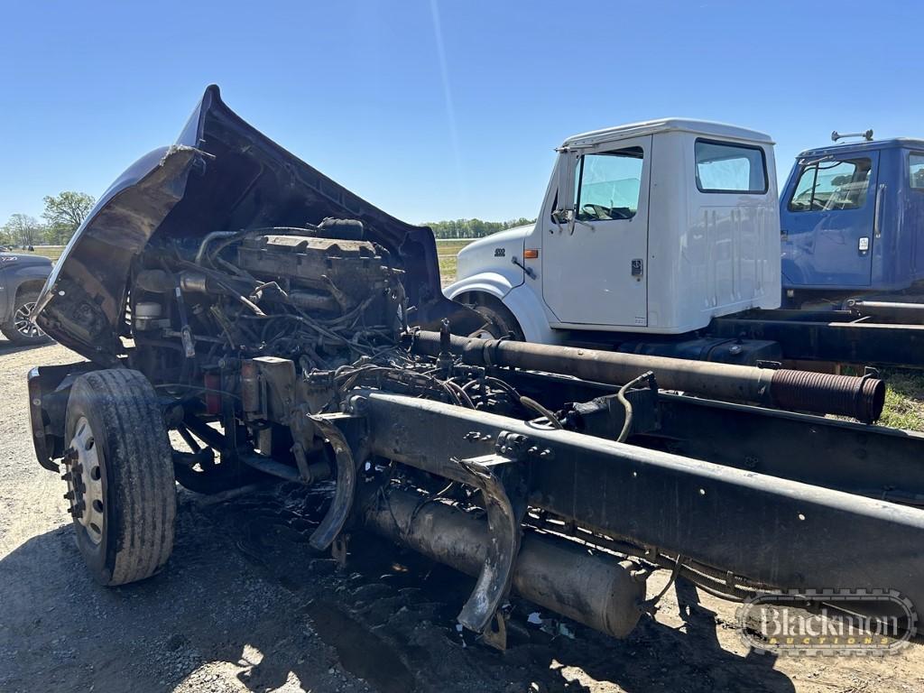 2004 FREIGHTLINER CASSACDIA FRAME  60 SERIES DETROIT, 10 SPD TRANS, TWIN SC