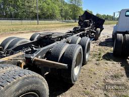 2004 FREIGHTLINER CASSACDIA FRAME  60 SERIES DETROIT, 10 SPD TRANS, TWIN SC