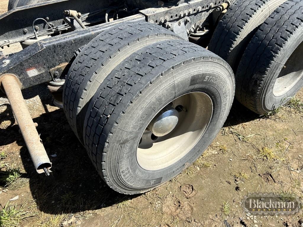 2004 FREIGHTLINER CASSACDIA FRAME  60 SERIES DETROIT, 10 SPD TRANS, TWIN SC
