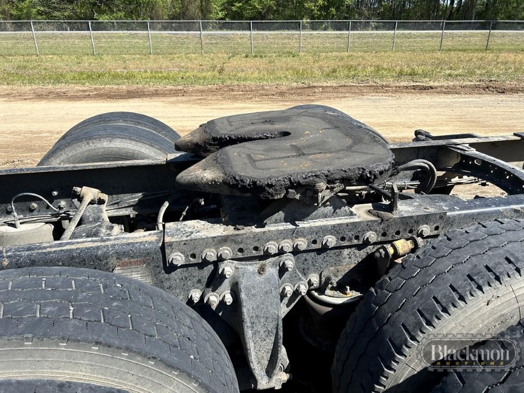 2004 FREIGHTLINER CASSACDIA FRAME  60 SERIES DETROIT, 10 SPD TRANS, TWIN SC