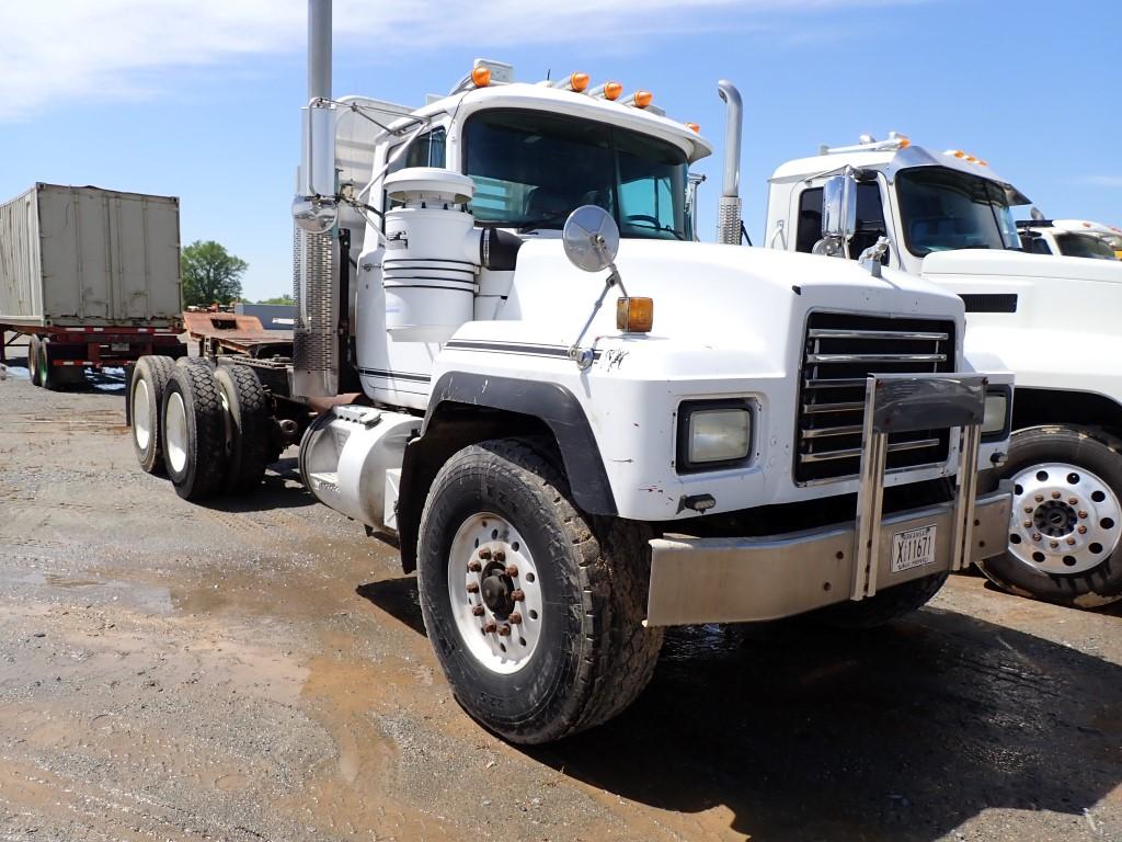 2000 MACK RD688S TRUCK TRACTOR, 281,705+ mi,  MACK DIESEL, 8-LL TRANSMISSIO