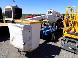 2005 SKYLIFT/ALTEC RUBBER TIRE BACKYARD BUCKET UNIT,  ALTEC AT37-G ARTICULA