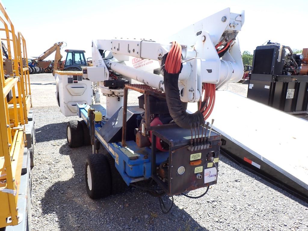 2005 SKYLIFT/ALTEC RUBBER TIRE BACKYARD BUCKET UNIT,  ALTEC AT37-G ARTICULA