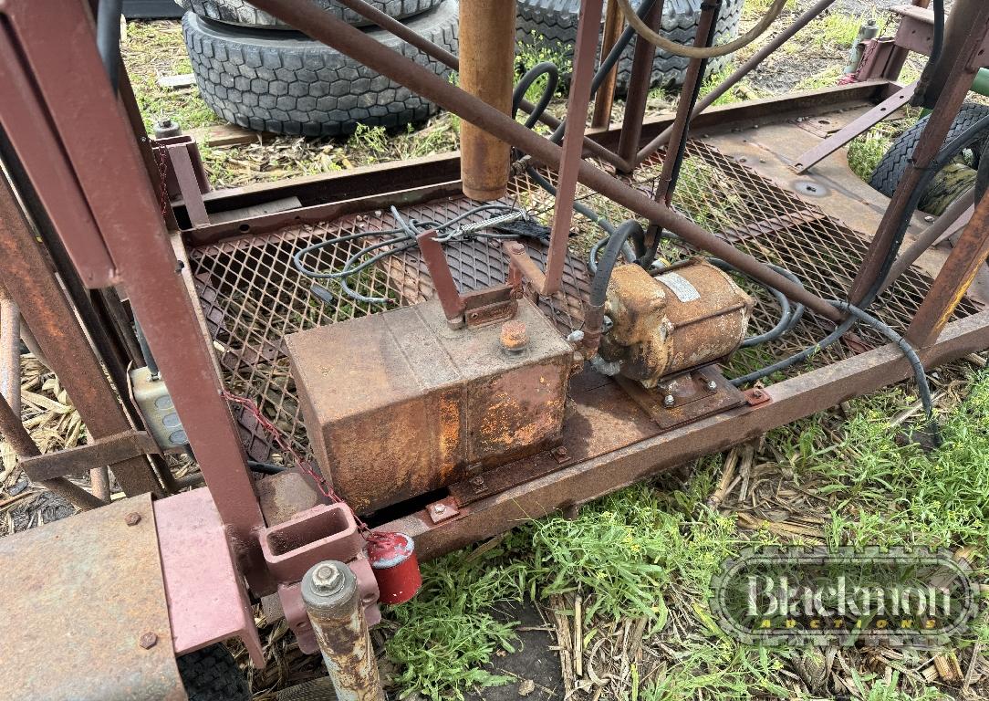 SCISSOR LIFT,  W/ CORNER JACKS, TRAILER MOUNTED