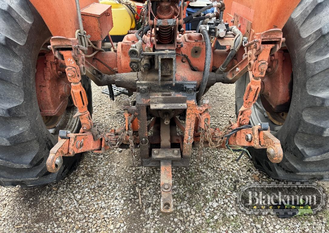 ALLIS CHALMERS D-17 WHEEL TRACTOR, 9000+hrs  WIDE FRONT, RUNS BUT NEEDS WOR