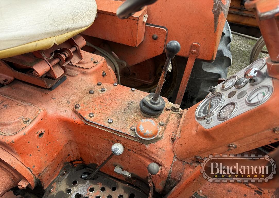 ALLIS CHALMERS D-17 WHEEL TRACTOR, 9000+hrs  WIDE FRONT, RUNS BUT NEEDS WOR