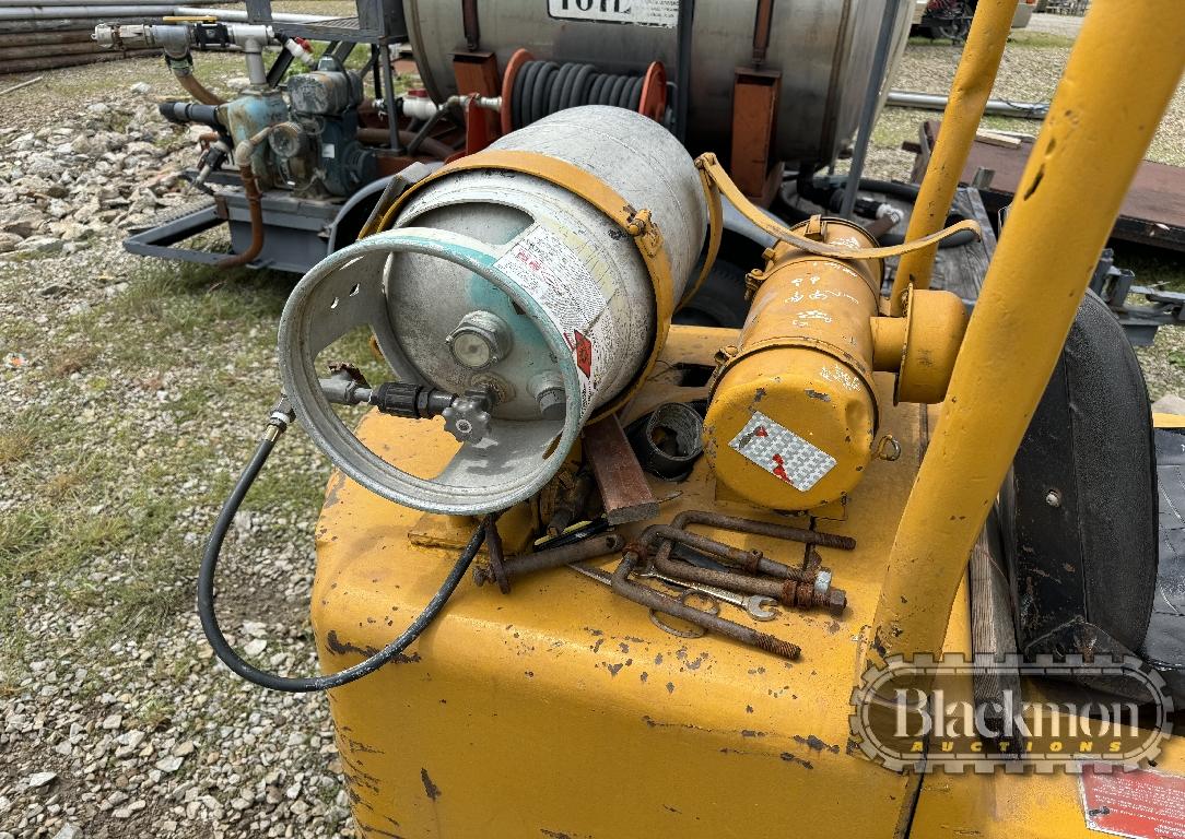 TOWMOTOR FORKLIFT,  3500LB CAPACITY, 2 STAGE MAST, PROPANE, DOES NOT RUN, 4