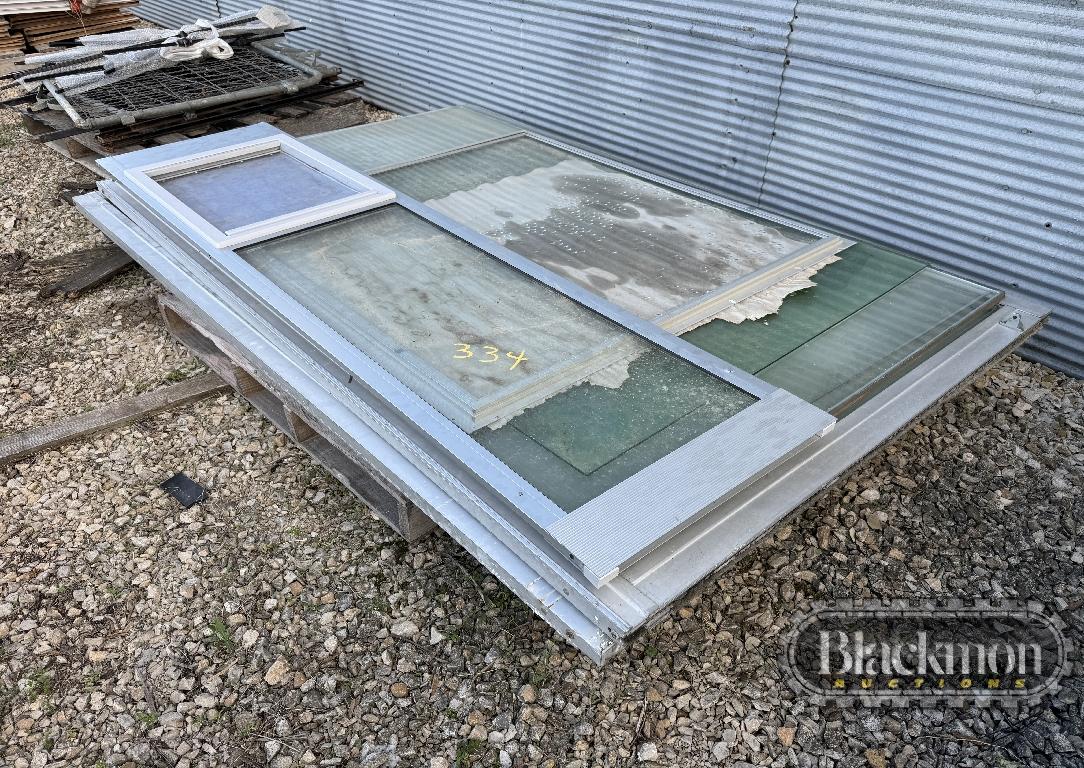 TRI-FOLD GLASS DOOR ASSEMBLY W/ DOG DOOR