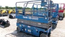 2012 GENIE GS-2032 SCISSOR LIFT, 347 HRS SHOWING,  ELECTRIC, 20' PLATFORM H