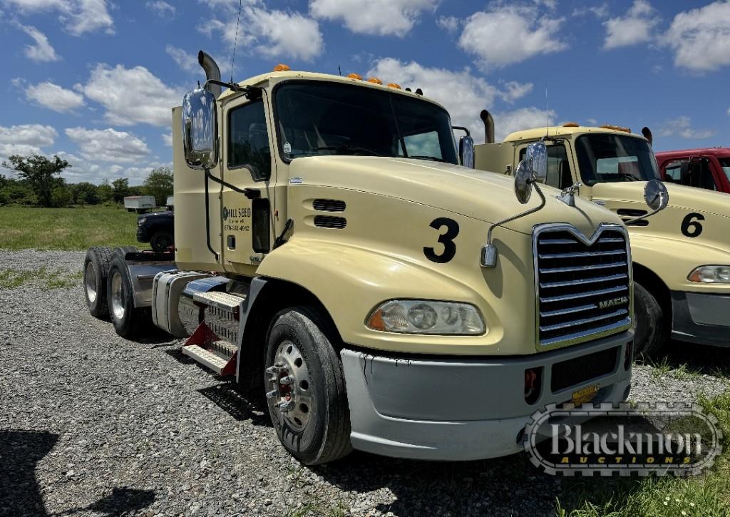 2013 MACK CXU613 TRUCK TRACTOR, 651,000+ mi,  DAY CAB, MACK MP8 DIESEL, EAT