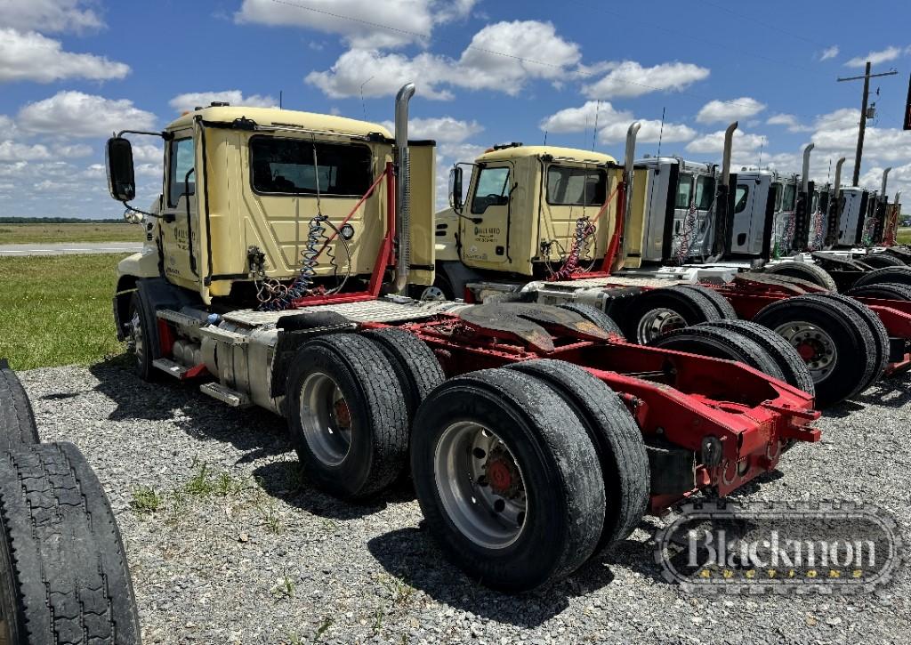 2013 MACK CXU613 TRUCK TRACTOR, 651,000+ mi,  DAY CAB, MACK MP8 DIESEL, EAT