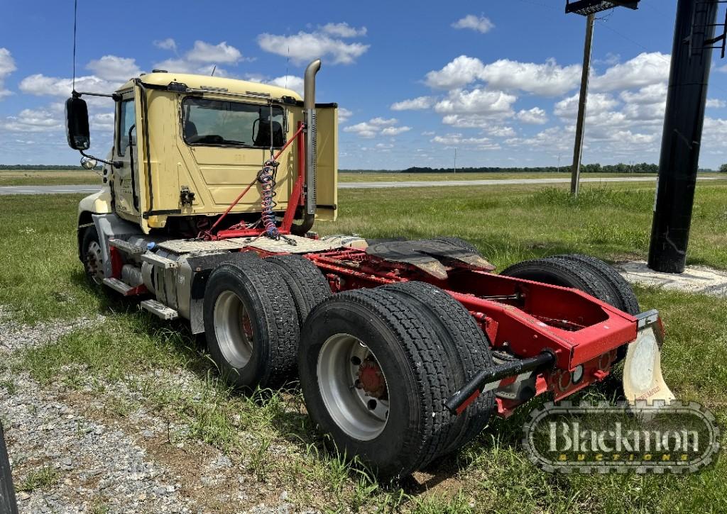 2013 MACK CXU613 TRUCK TRACTOR, 607,438+ mi,  DAY CAB, MACK MP8 DIESEL, EAT