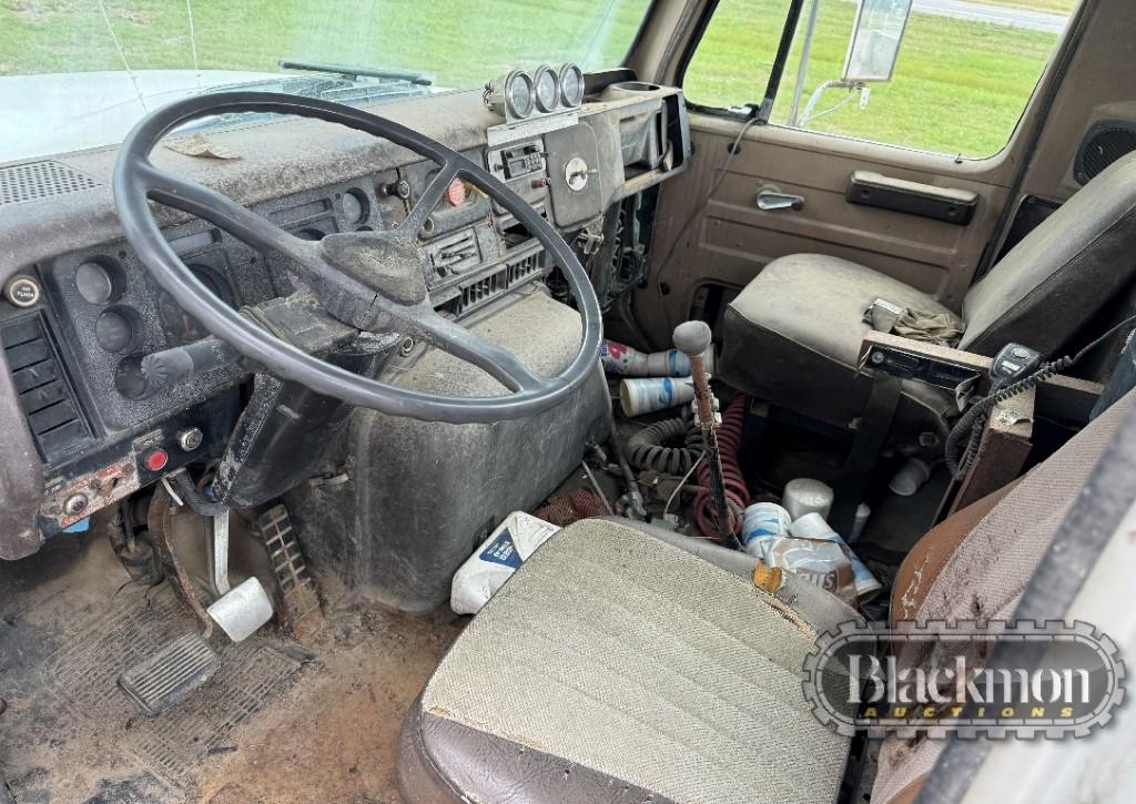 1985 INTERNATIONAL 2575 TRUCK TRACTOR,  DAY CAB, CUMMINS NTC 400, 5 OVER 2